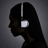 Die neuesten Bluetooth-Kopfhörer von km5 wiegen nur 103 Gramm. (Bildquelle: km5)