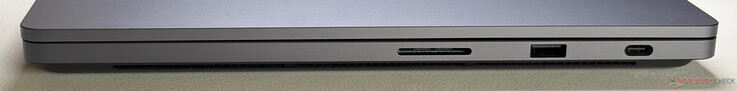 Rechts: SD-Kartenleser, USB-A 3.2 Gen. 1 (5 Gbit/s), USB-C 4.0 (40 Gbit/s, magnetisch, DisplayPort 2.1, Power Delivery)