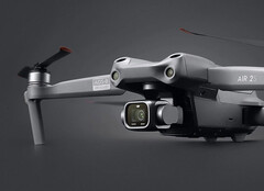 Zwei Drohnen von DJI gibt es aktuell zu sehr günstigen Preisen. (Bild: Amazon)