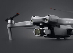 Zwei Drohnen von DJI gibt es aktuell zu sehr günstigen Preisen. (Bild: Amazon)