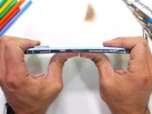 Sieben Jahre (Miss-)Brauch in einem Youtube-Video: JerryRigEverything liefert den Durability-Test zum Google Pixel 8 Pro.