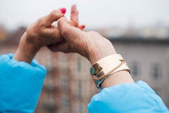 Ein Berliner Start-up bringt mit LÆMON ein Wearable, das Schmuck und Sicherheit, vereint, auf den Markt. (Bild: Not Just a Jewel)