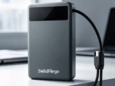 SolidForge: Solid-State-Powerbank mit Display