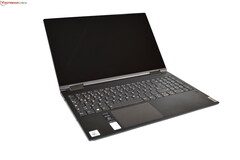 Lenovo Yoga C740-15IML fällt im Test mit viel zu dunklem Bildschirm negativ auf