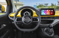 Neuer Fiat 500 Hybrid: Das Modell nutzt die moderne Karosserie des Elektro-Modells, fährt aber mit einem 65 PS starken Mild-Hybrid-Benziner vor (Bild: Fiat).