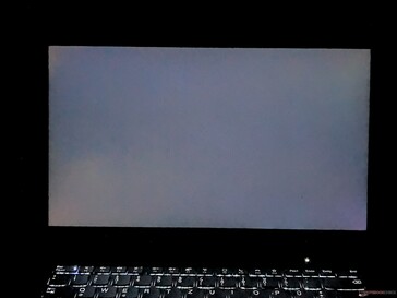 Leichtes Backlight-Bleeding (hier verstärkt dargestellt)