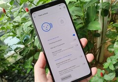 In den nächsten Monaten soll das Google Pixel 4 tatsächlich die in den Betaversionen noch optionale Augenerkennung spendiert bekommen.