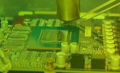 Die Nvidia GeForce RTX 3070 ist normalerweise nur mit 8 GB GDDR6 ausgestattet, ein Modder hat den Grafikspeicher nun erfolgreich verdoppelt. (Bild: VIK-on, YouTube)