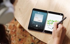 Das Microsoft Surface Duo soll früher oder später ein Update auf Android 12L erhalten. (Bild: Microsoft)