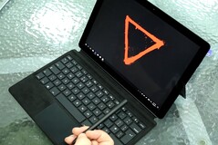 Eve V, für manche der Surface-Killer schlechthin, hier im Hands-On von Roland Quandt.