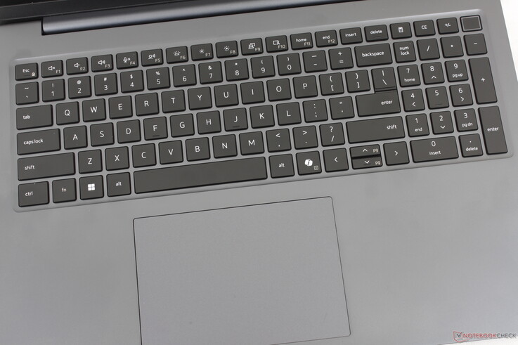 Ähnliche Tastatur und Haptik wie beim Dell Pro 7 14, jedoch mit einem größeren Clickpad (13 x 9 cm) und einem integrierten Ziffernblock