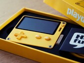 Der Playdate Gaming-Handheld wird durch ein Software-Update um eine Reihe neuer Spiele erweitert. (Bild: Super Snapper)