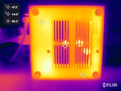 Asus ExpertCenter PN42 beim Stresstest (Unterseite)