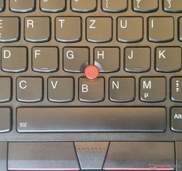 UltraNav: TrackPoint mit "mittlerer" Höhe (Sieht auf Bild flacher aus) & -Buttons mit spürbarem Hub