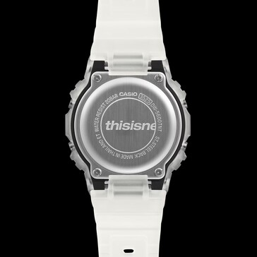 Gehäuseboden der Casio G-Shock DW-5600TNT-7 mit Gravur und Branding von thisisneverthat.