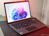 Selbst mit OLED-Panel und LTE kostet das ThinkPad T14 Gen 4 AMD derzeit keine 1.200 Euro mehr (Bildquelle: Benjamin Herzig)