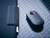 Logitech bietet eine robuste und günstige Alternative zu Apples Magic Keyboard, doch kann die Tastaturhülle im Test auch überzeugen? (Bild: Notebookcheck)