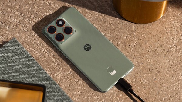 Das Motorola Edge 70 Smartphone in der Farbe 