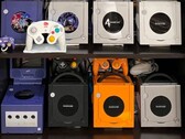 Eine Sammlung von Nintendo GameCube-Konsolen