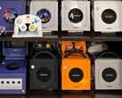 Eine Sammlung von Nintendo GameCube-Konsolen