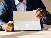 Das Surface Pro 12 nutzt Intel Panther Lake.