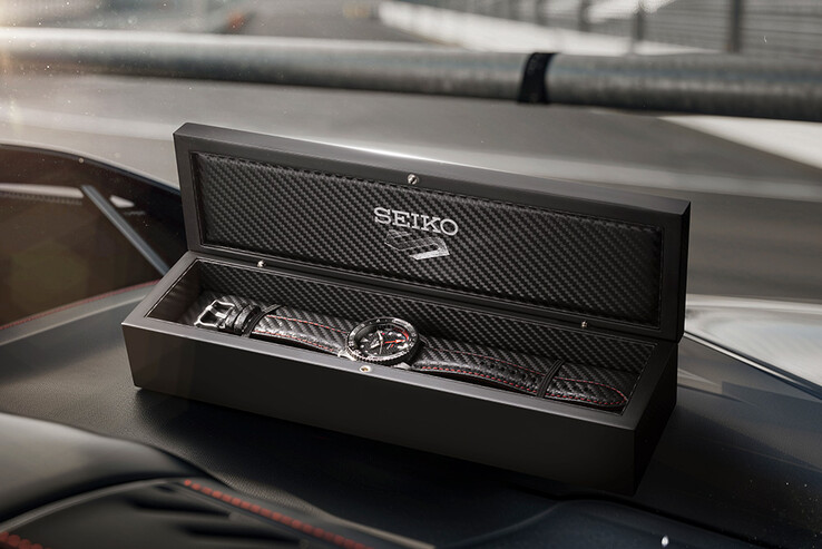 Die SSK057K wird in einer speziellen Sammlerbox mit Extras im Supercar-Design ausgeliefert