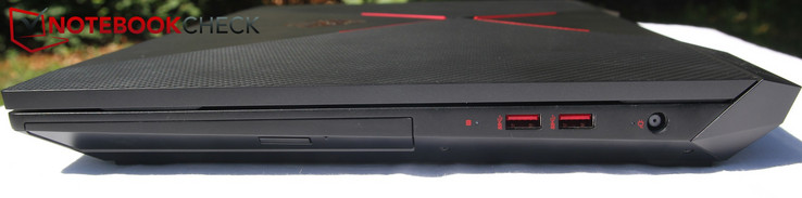 rechts: DVD-Brenner, 2x USB Typ-A, Netzanschluss