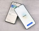 Zwei Smartphones zeigen einen Software-Update-Bildschirm