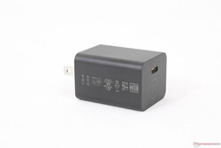 Sehr kleines (~4,6 x 3,5 x 3 cm) 65 W Universal-USB-C-Netzteil