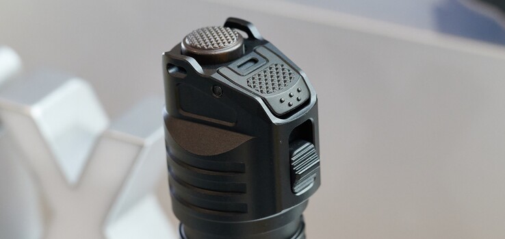 Am Ende der P27iX finden sich zwei Schalter.