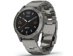 Die Fenix 6 Sapphire Titan-Smartwatch kostet momentan nur etwas über 400 Euro (Bild: Garmin)