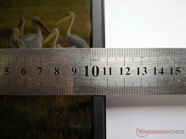 Sehr schmale Displayränder an drei Seiten des Displays