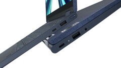 Das Lenovo Yoga 6 bietet ein schickes, mit Stoff überzogenes Gehäuse, eine schnelle Ryzen-APU und eine ordentliche Port-Auswahl. (Bild: Lenovo)