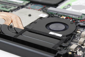 Die beiden 44-mm-Lüfter sind beinahe identisch mit denen des Profi-Modells