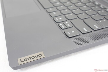 Das Lenovo-Logo ahmt den professionellen Look der ThinkBook-Serie nach