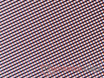 Die Gorilla-Glas-Schicht ist etwas dick, sodass die Farben nicht so stark leuchten wie bei einem iPad oder einem High-End-Smartphone