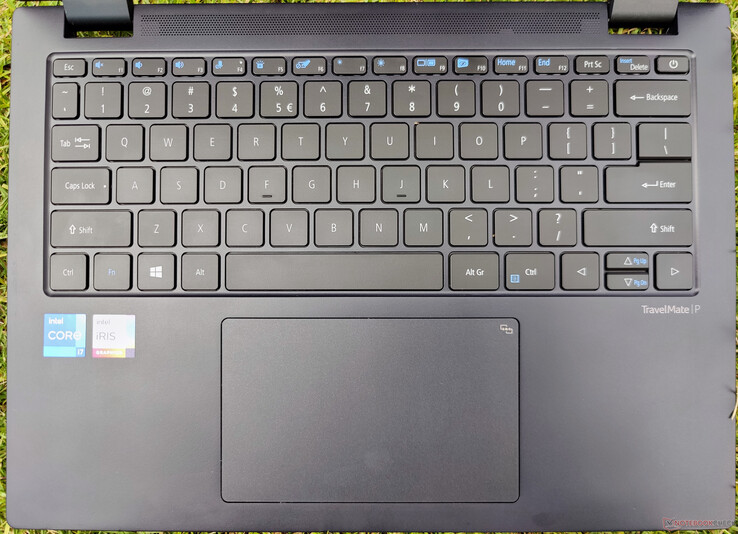 Die Tastatur bietet ein gutes Tipperlebnis, während das Touchpad ein sanftes Gleiten mit minimalem Widerstand ermöglicht.