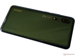 ZTE patentiert versteckte Punch-Hole-Kamera zwischen Netzwerk- und Batterie-Icon