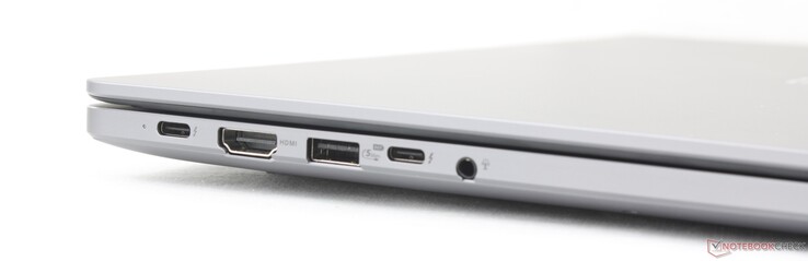 Linke Seite: 2x USB-C Thunderbolt 4 mit DisplayPort 2.1 + Power Delivery, HDMI 2.1, USB-A 3.2 Gen. 1 (5 Gbit/s), 3,5-mm-Headset-Anschluss