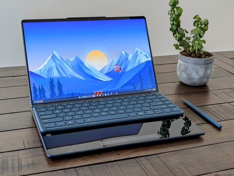 Mehr Display geht nicht: Lenovo Yoga Book 9 14IAH10 Convertible im Test