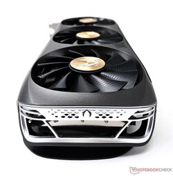 Zotac RTX 4070 AMP Airo mit IceStorm-2.0-Dreifach-Lüfterkühlung