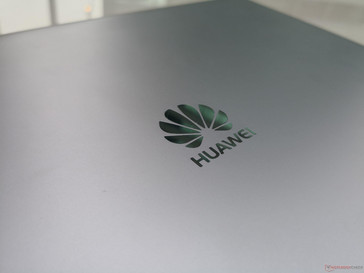 Das komplette Huawei-Logo ziert das Display-Cover.