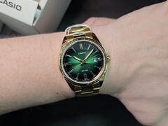 Casios neue, erschwingliche Armbanduhr kombiniert ein leuchtend grünes Zifferblatt mit einer geriffelten Lünette