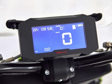 Das Display ist 5 Zoll groß und komplett digital