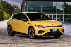 Der neue Leapmotor B05 soll als bezahlbare Alternative in der elektrischen Kompaktklasse punkten, kämpft zum Marktstart jedoch noch mit unausgereiften Software-Funktionen.