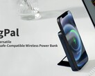 Mit der MagPal Powerbank bekommt man mehr Kapazität und mehr Features als mit Apples Original MagSafe Batterie.