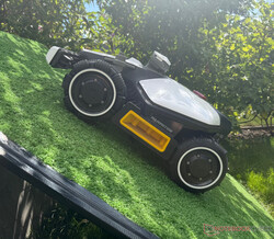 Der Luba Mini zeigt im Test beeindruckende Kletterfähigkeit