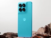 Das Moto G47 Power packt einen 7.000 mAh Akku in ein buntes Gehäuse.