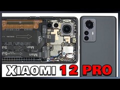 Xiaomi 12 Pro Smartphone wird im Teardown-Video zerlegt | Bild: PBKreviews