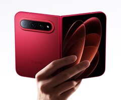 Das Xiaomi 18 Fold wird in zwei Gold-Tönen, in Rot und in Schwarz angeboten.